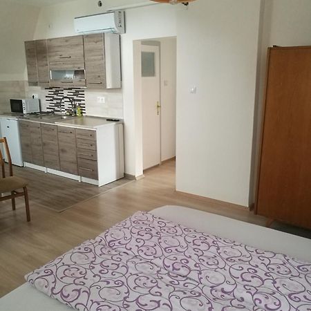 Revesz Vendeghaz Hotel Harkány Екстериор снимка