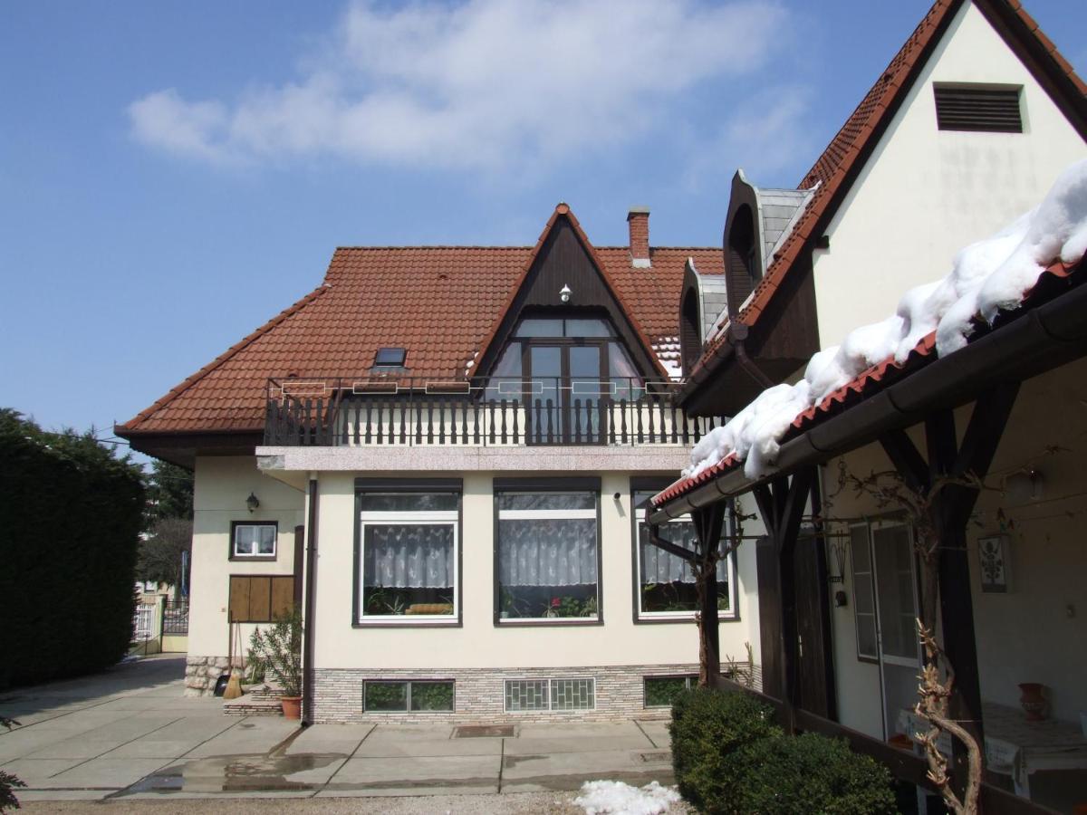 Revesz Vendeghaz Hotel Harkány Екстериор снимка