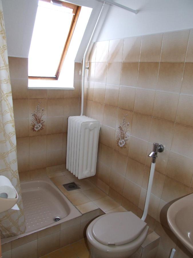 Revesz Vendeghaz Hotel Harkány Стая снимка
