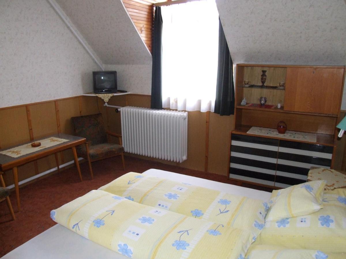 Revesz Vendeghaz Hotel Harkány Стая снимка