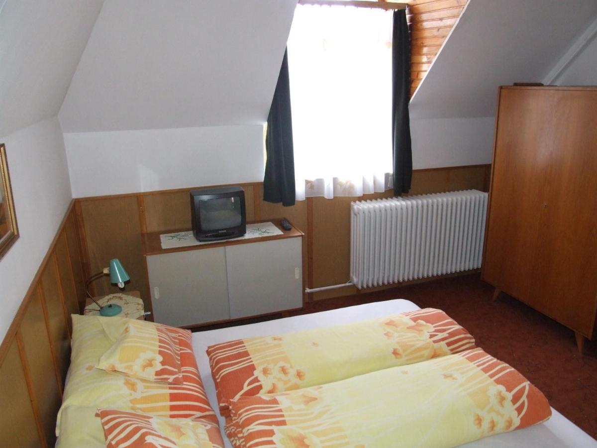 Revesz Vendeghaz Hotel Harkány Стая снимка