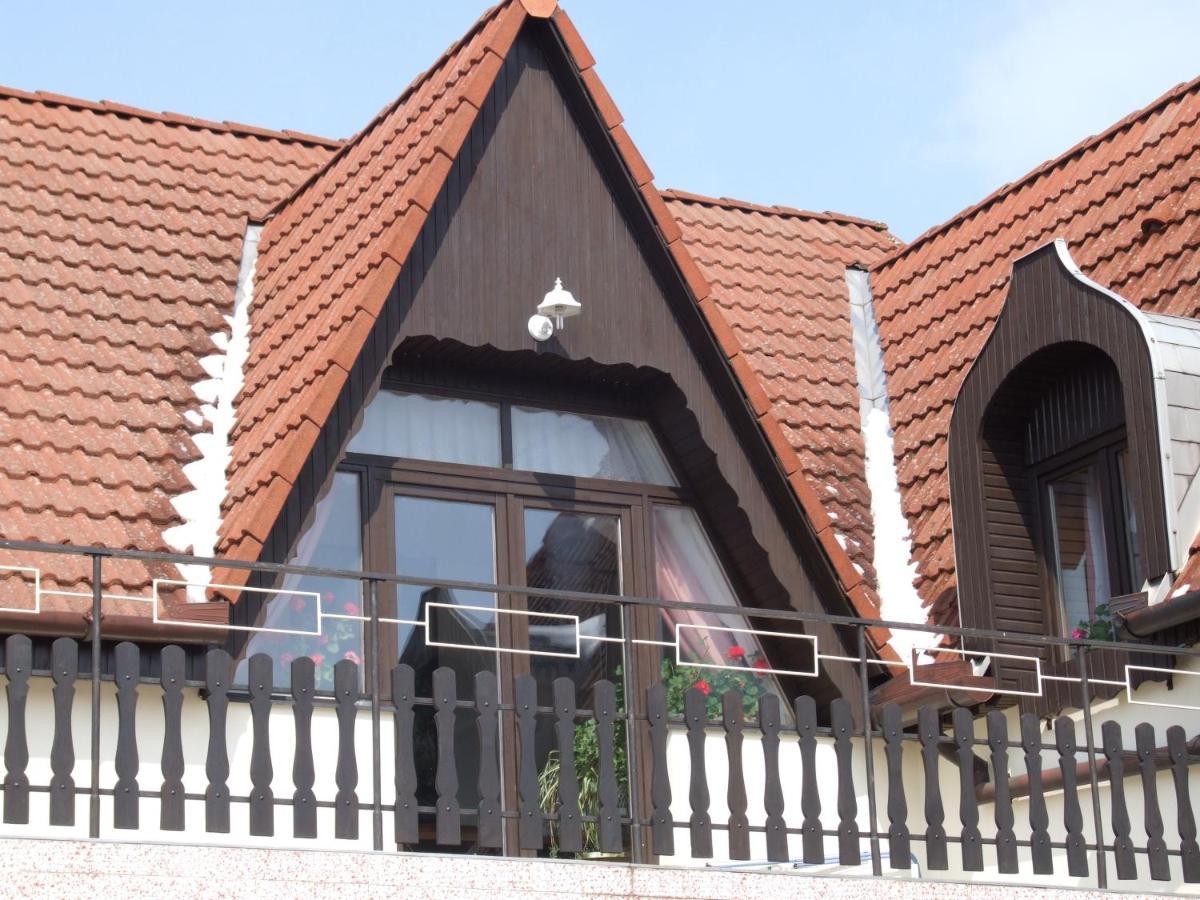 Revesz Vendeghaz Hotel Harkány Екстериор снимка