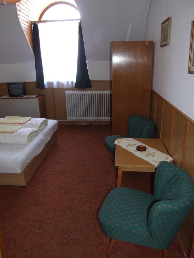 Revesz Vendeghaz Hotel Harkány Екстериор снимка