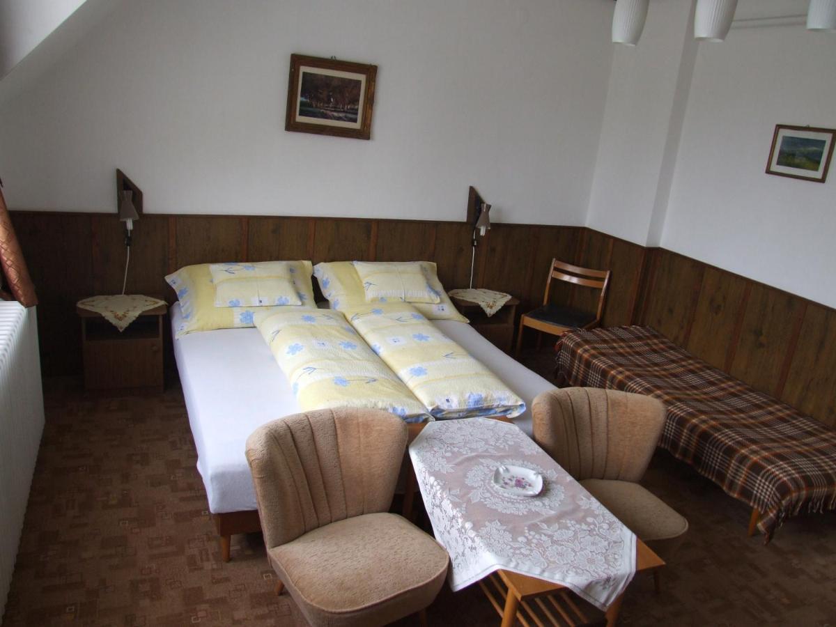 Revesz Vendeghaz Hotel Harkány Стая снимка