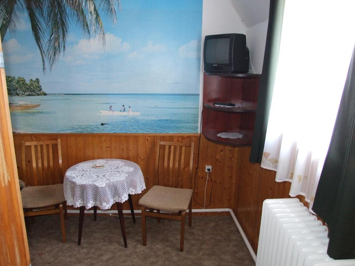 Revesz Vendeghaz Hotel Harkány Стая снимка