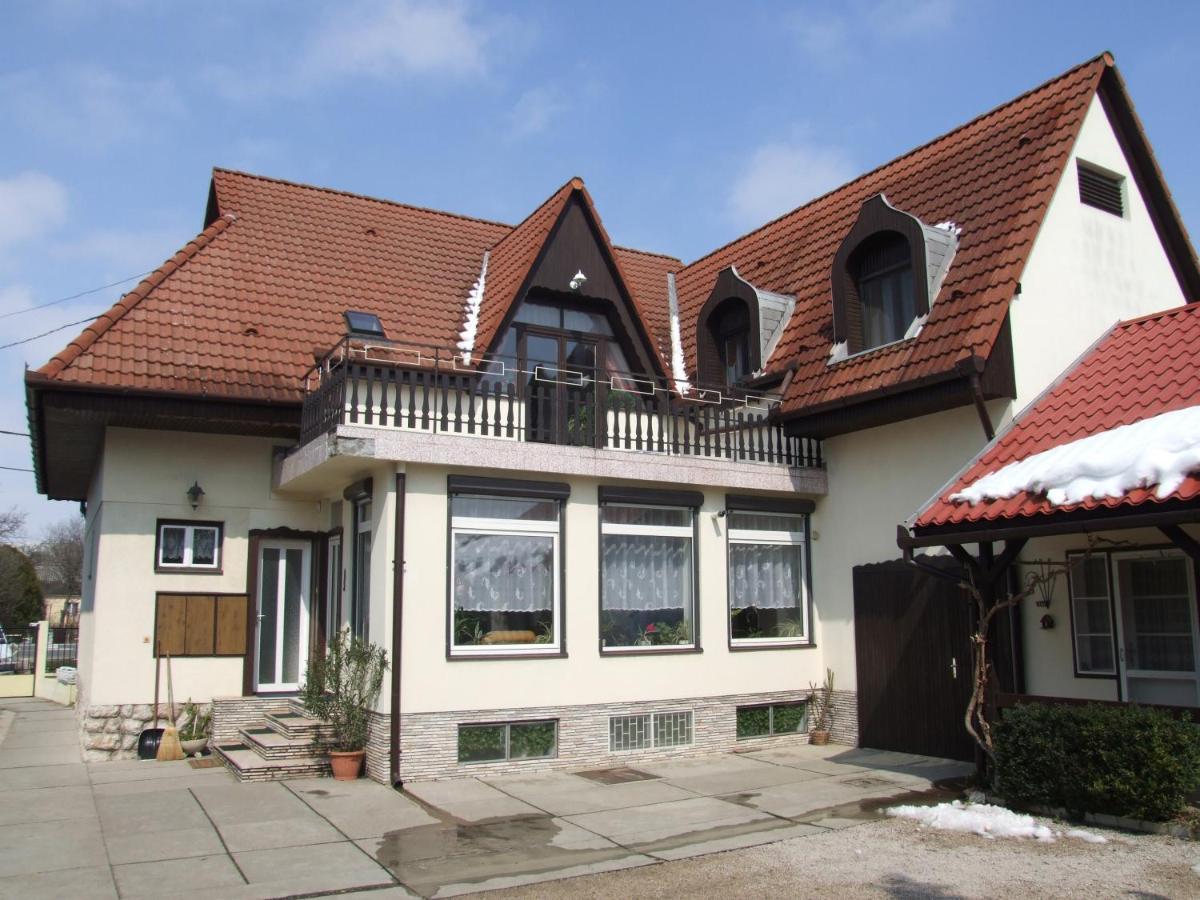 Revesz Vendeghaz Hotel Harkány Екстериор снимка
