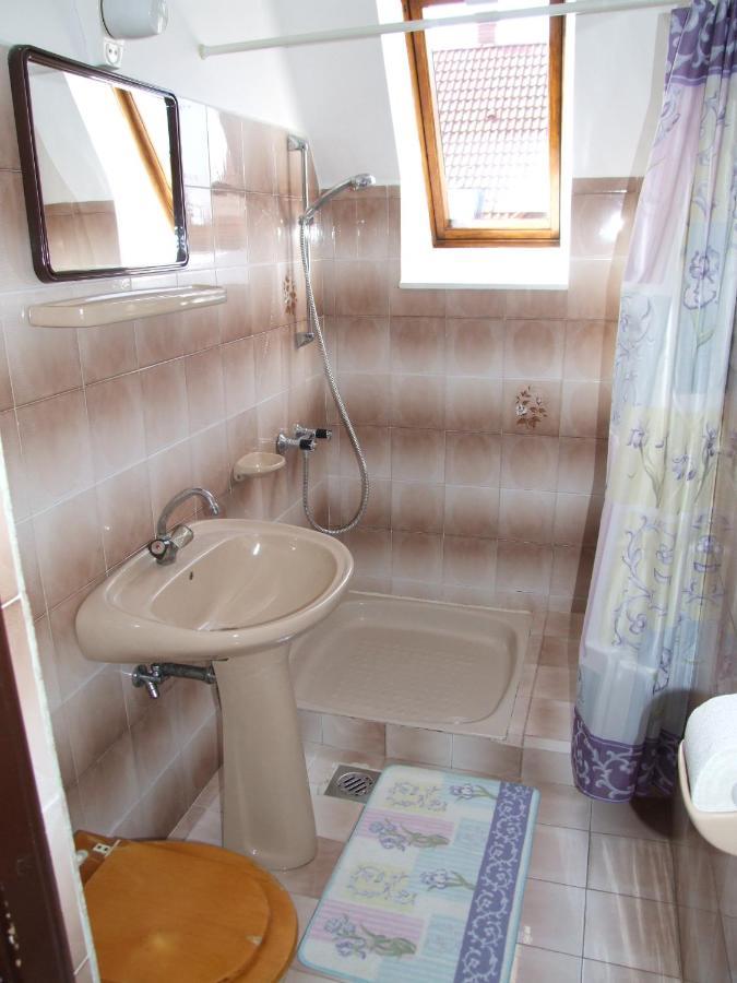 Revesz Vendeghaz Hotel Harkány Стая снимка