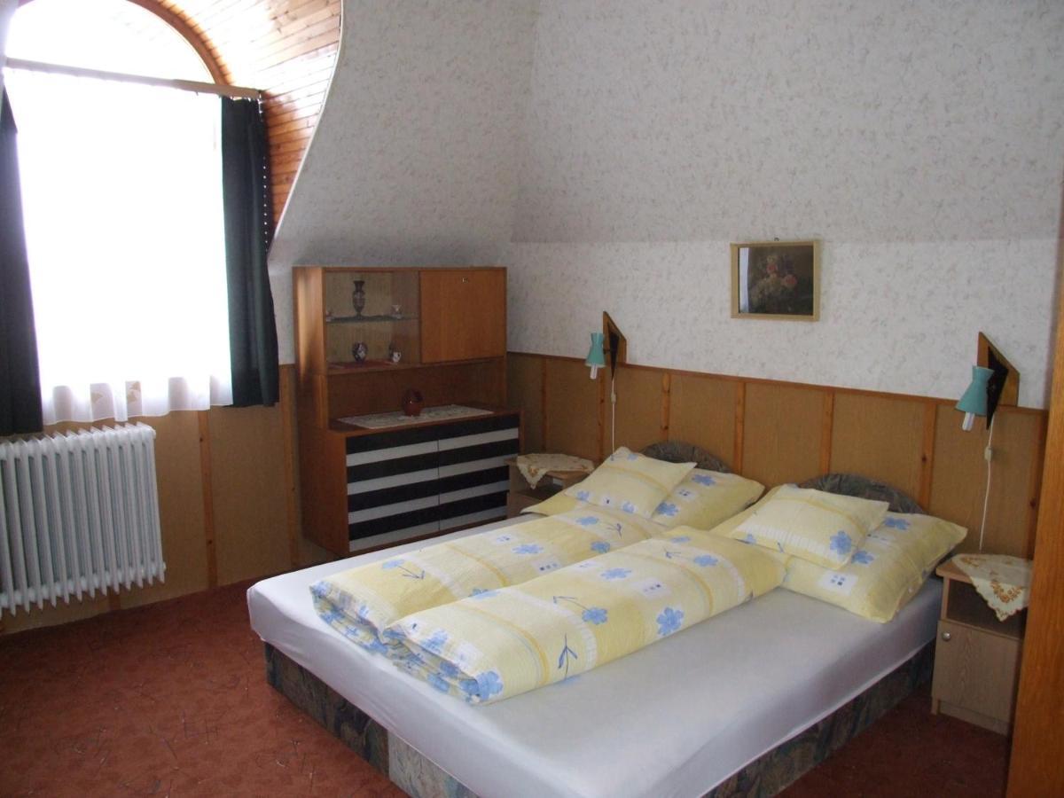 Revesz Vendeghaz Hotel Harkány Стая снимка